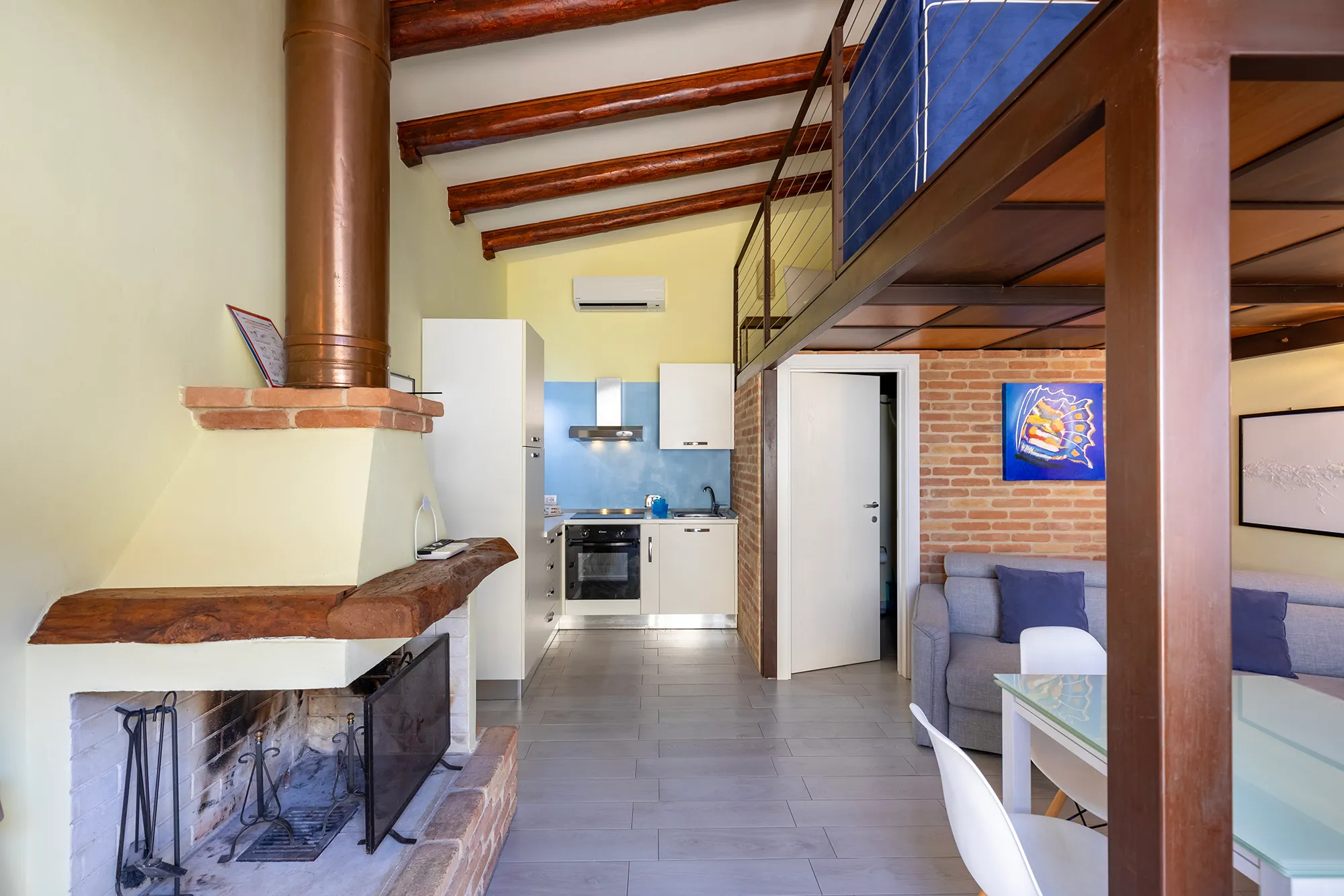 camera blu con cucina montecologna foligno