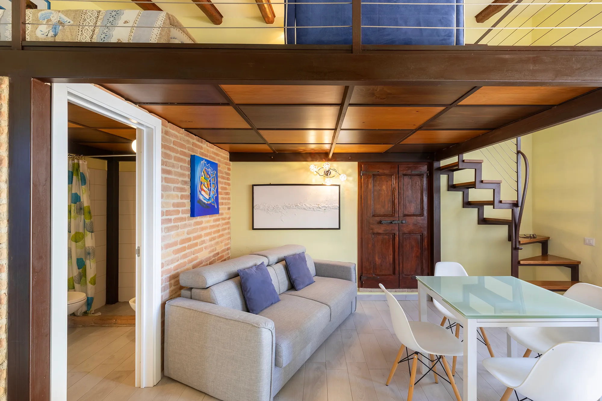 salotto camera blu agriturismo montecologna